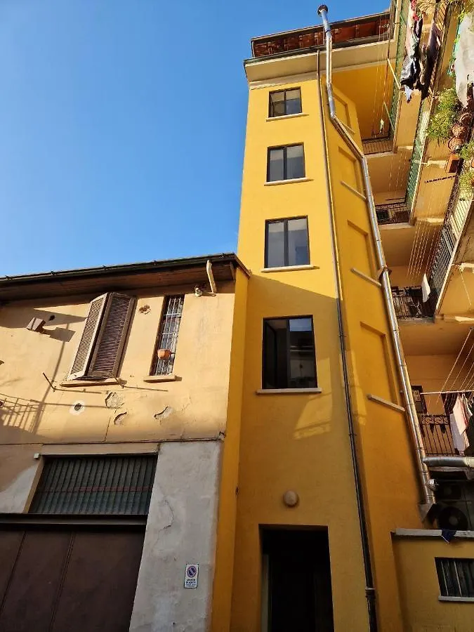 Into The World Apartment Milan Italy